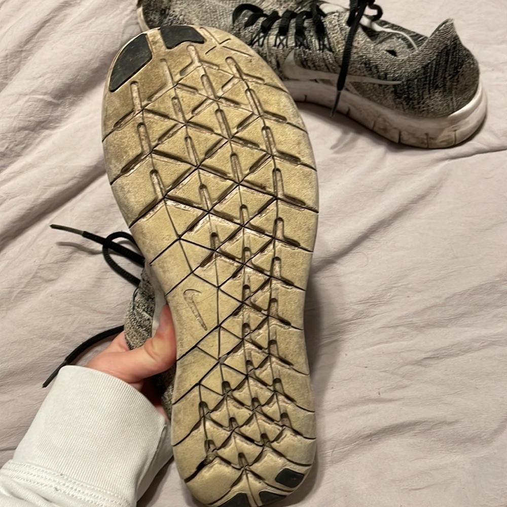 NIKE Free Rn Flyknit - Picture 2 of 3